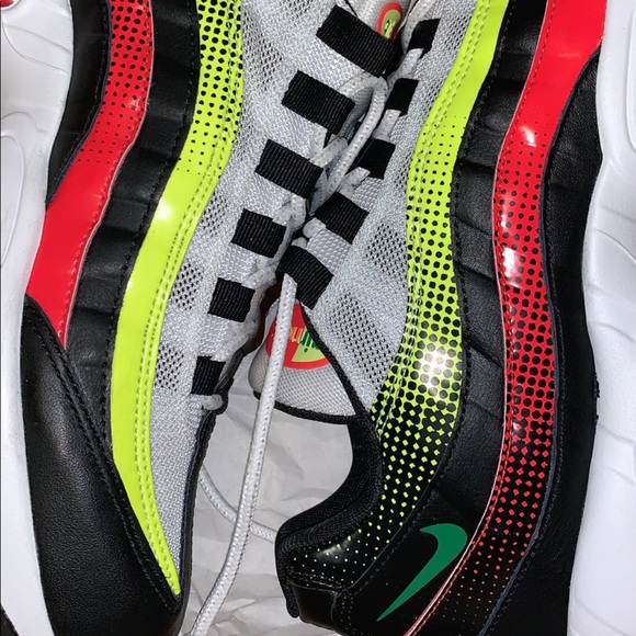 Nike Air maxes SE - Picture 1 of 2